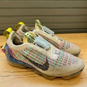 Nike Air Vapormax Flyknit Women’s Size 7 Shoes Sneakers CJ6741-001 Platinum